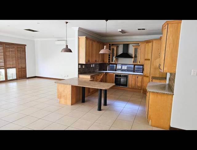 4 BEDROOM HOUSE FOR SALE IN PECANWOOD ESTATE